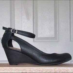 Black Closed Toe Heels